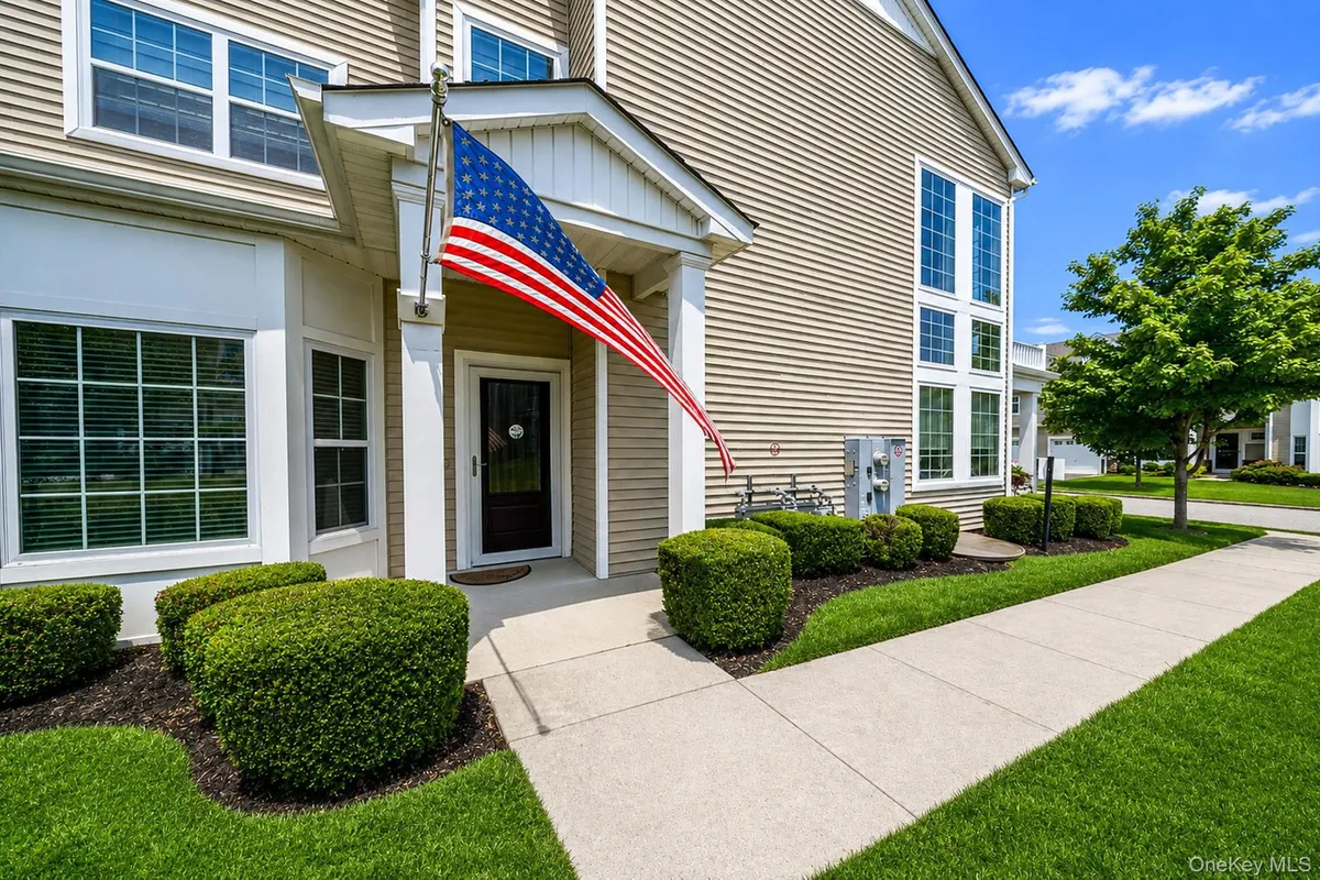 Property Slideshow image 1 of 32 | 32 avery way, Brookhaven, NY, 11772