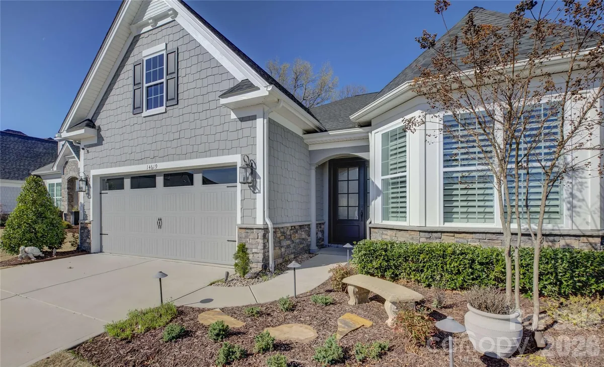 Property Slideshow image 1 of 47 | 14619 crosswater ln, Charlotte, NC, 28278