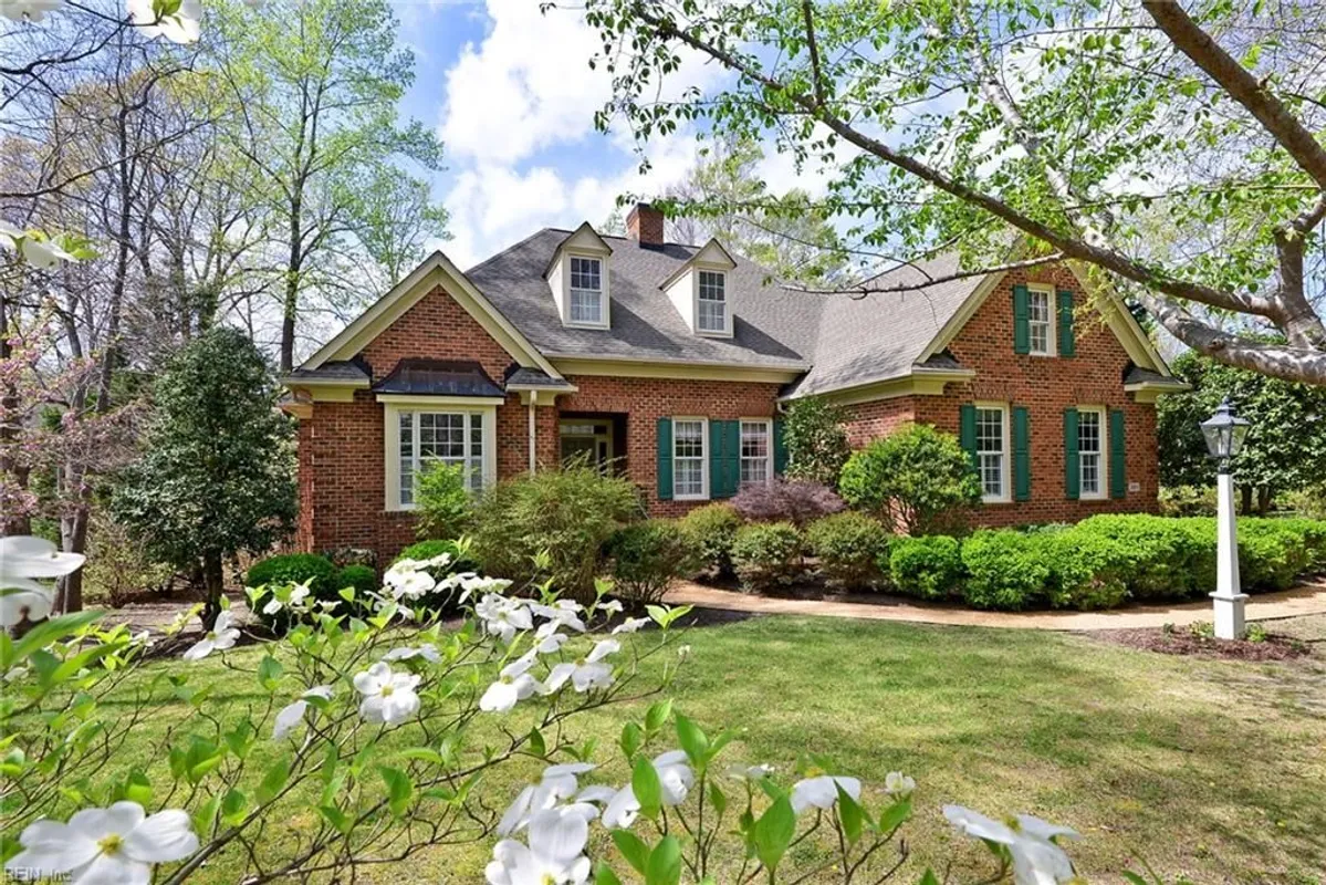 Property Slideshow image 1 of 39 | 201 heritage pointe, Williamsburg, VA, 23188