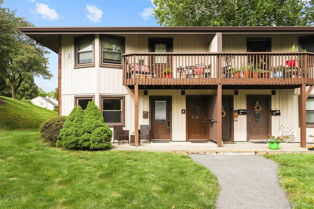 Property Slideshow image 1 of 24 | 2 hampton ct a, Yorktown Heights, NY, 10598