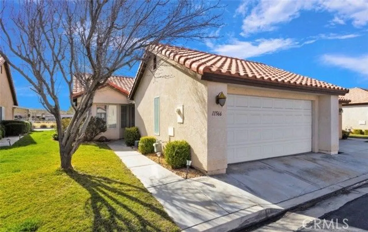 Property Slideshow image 1 of 21 | 11566 oak st, Apple Valley, CA, 92308