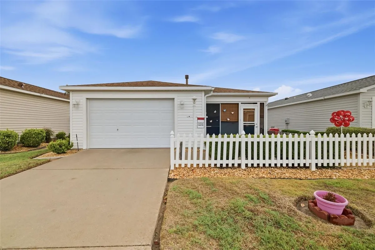 Property Slideshow image 1 of 33 | 1639 allendale pl, The Villages, FL, 32162