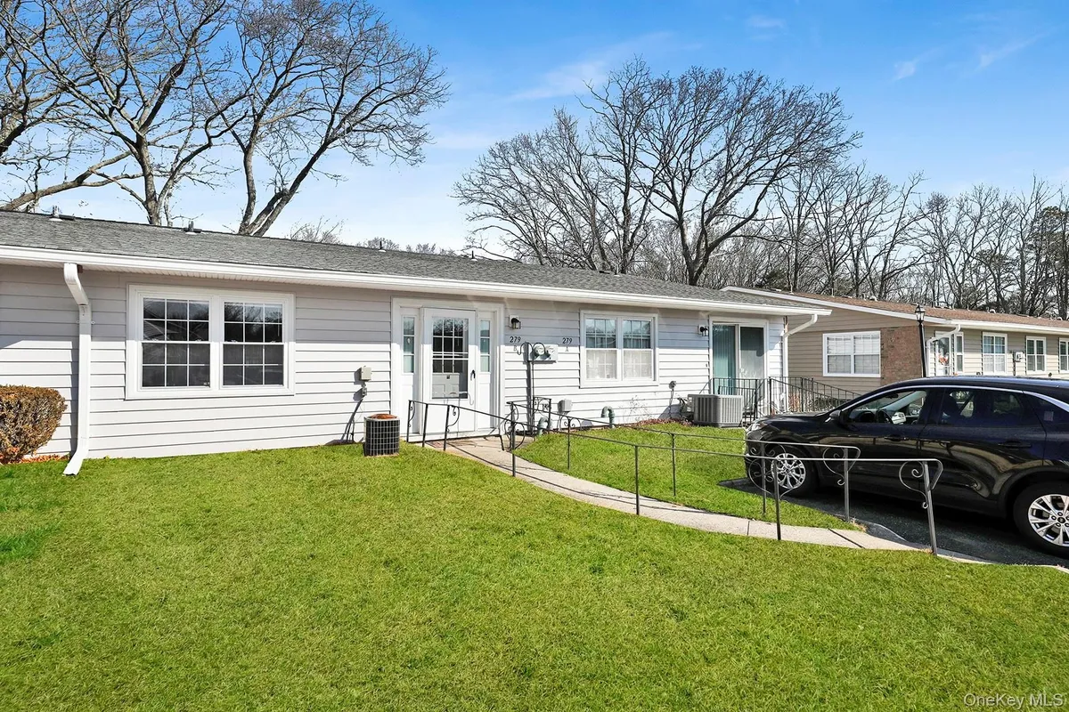 Property Slideshow image 1 of 13 | 279 berwick ct b, Brookhaven, NY, 11961