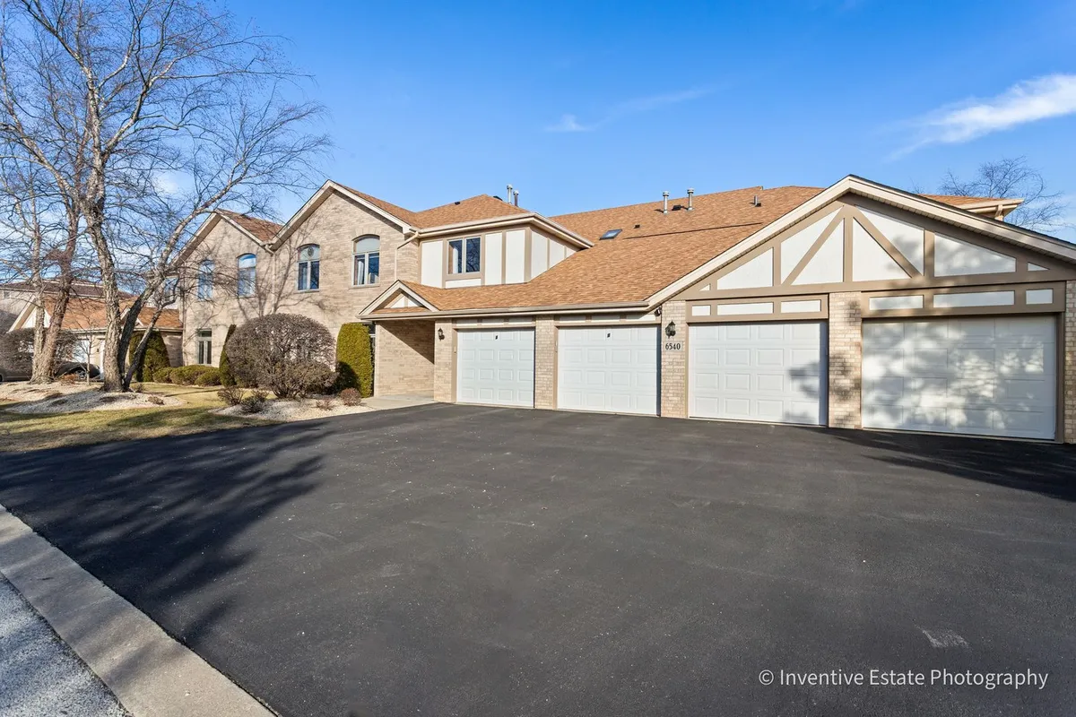Property Slideshow image 1 of 19 | 6540 pine trail ln 2, Tinley Park, IL, 60477