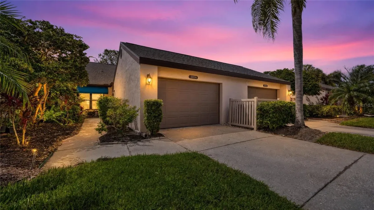 Property Slideshow image 1 of 60 | 5956 clubside dr 7651, Sarasota, FL, 34243