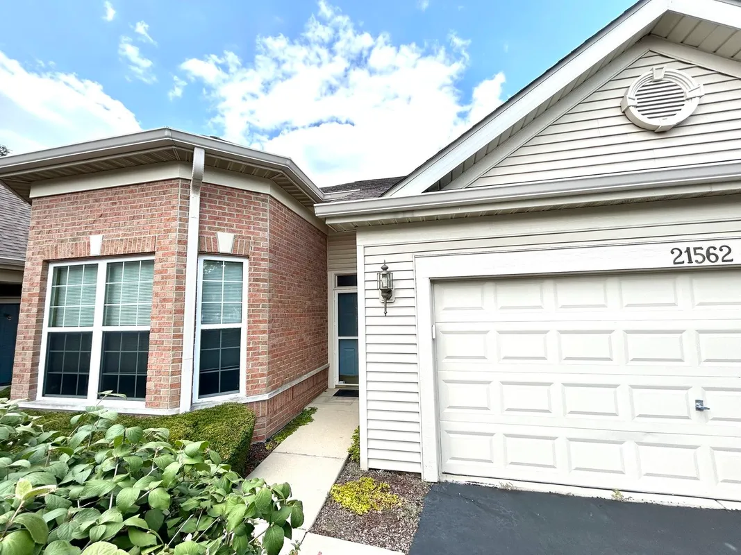 Property Slideshow image 1 of 23 | 21562 victory lake way, Crest Hill, IL, 60403