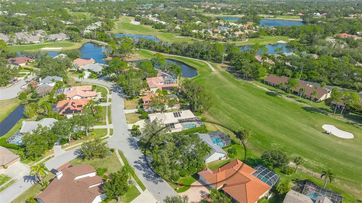 Property Slideshow image 1 of 35 | 8142 misty oaks blvd, Sarasota, FL, 34243