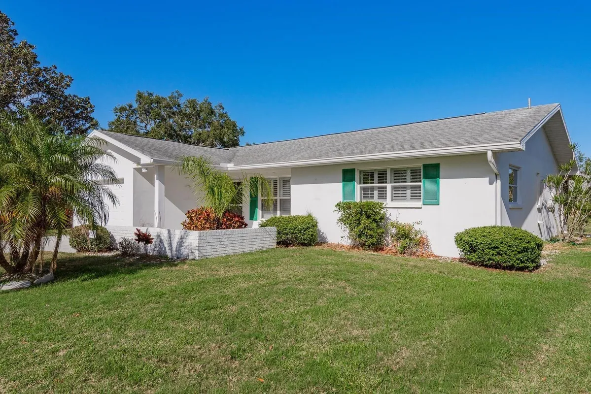 Property Slideshow image 1 of 67 | 2949 briar cliff dr, Palm Harbor, FL, 34684