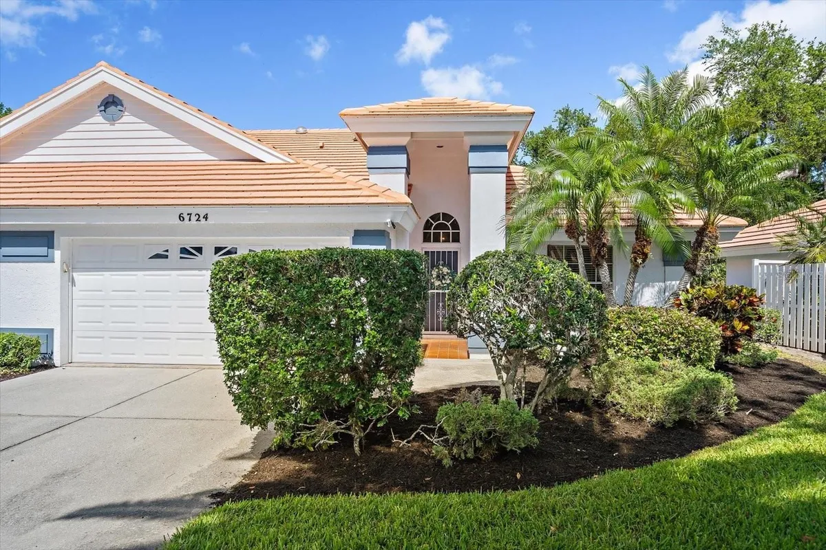 Property Slideshow image 1 of 34 | 6724 approach rd 3, Sarasota, FL, 34238