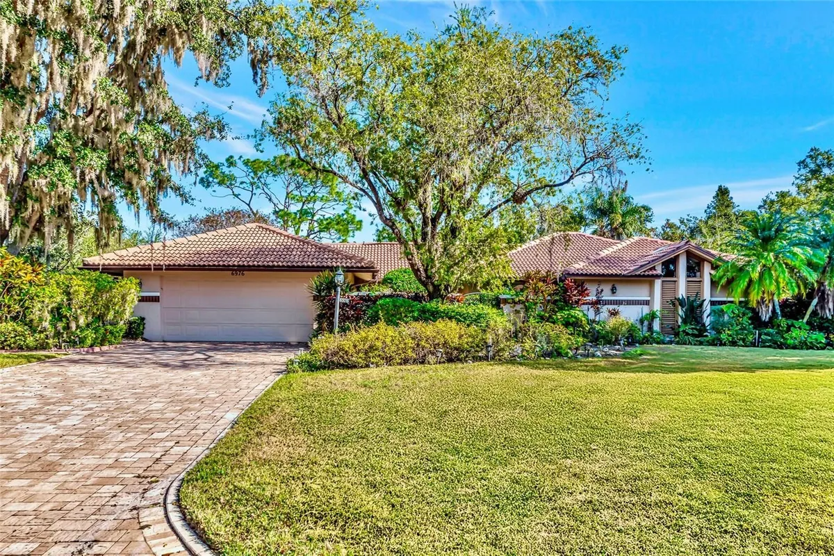 Property Slideshow image 1 of 56 | 6976 country lakes cir, Sarasota, FL, 34243