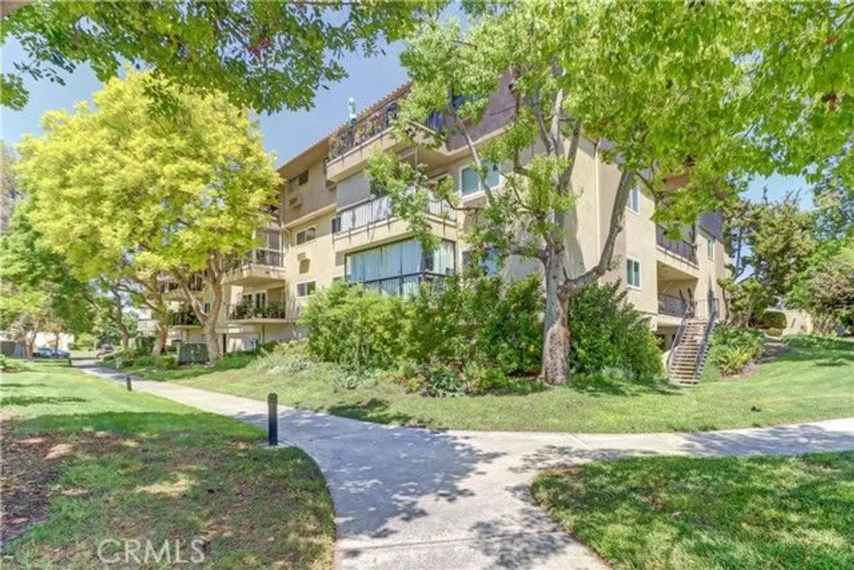 Property Slideshow image 1 of 35 | 2381 via mariposa 2b, Laguna Woods, CA, 92637