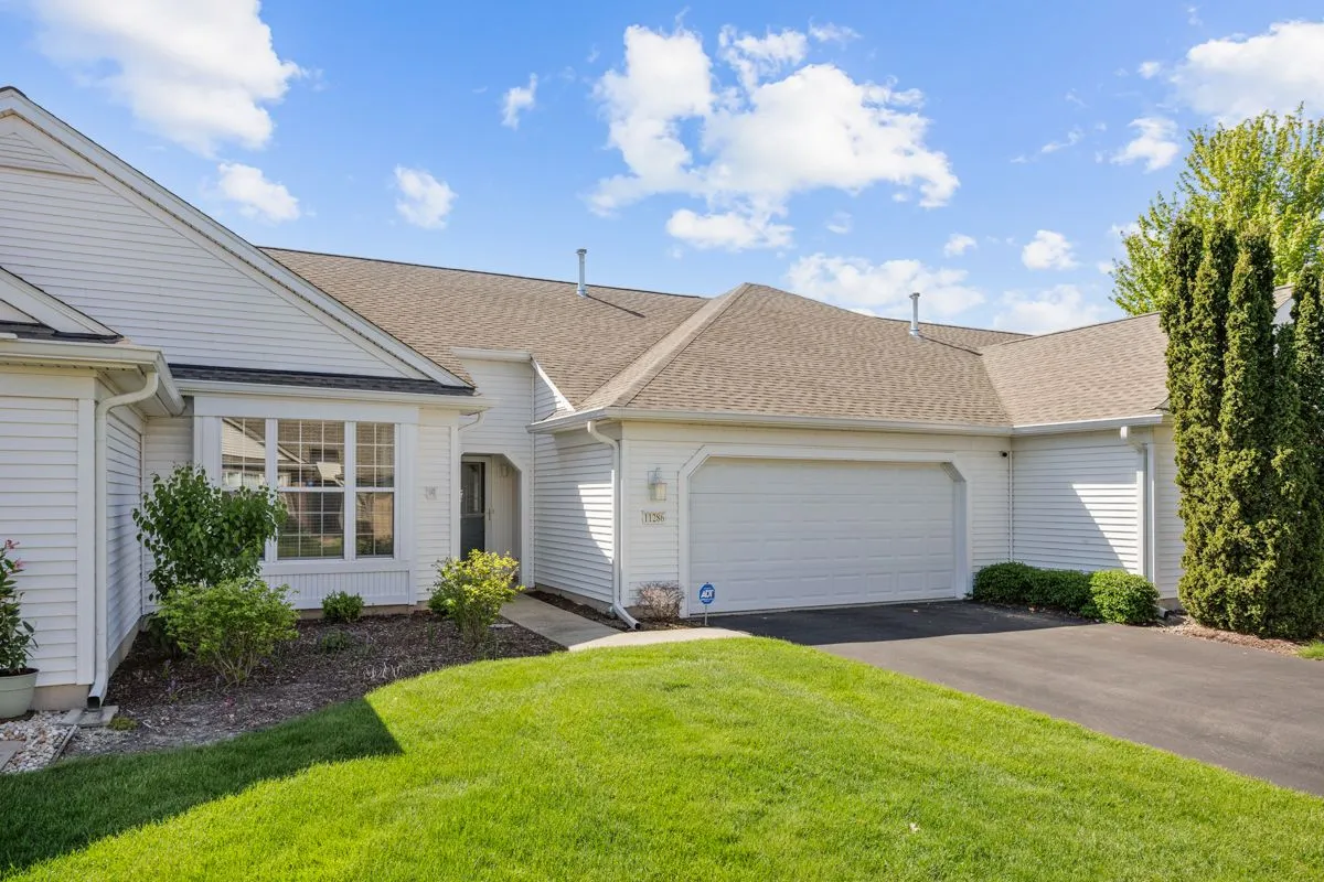 Property Slideshow image 1 of 26 | 11286 bellflower ln, Huntley, IL, 60142