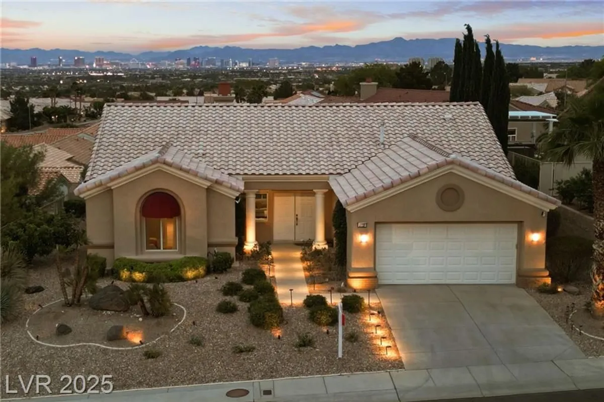 Property Slideshow image 1 of 75 | 2728 faiss dr, Las Vegas, NV, 89134