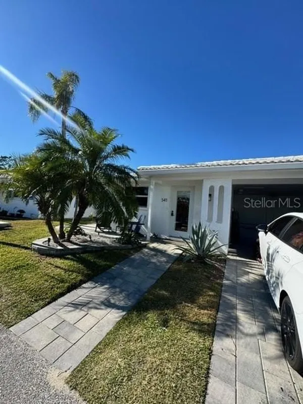 Property Slideshow image 1 of 40 | 541 spanish dr, Longboat Key, FL, 34228