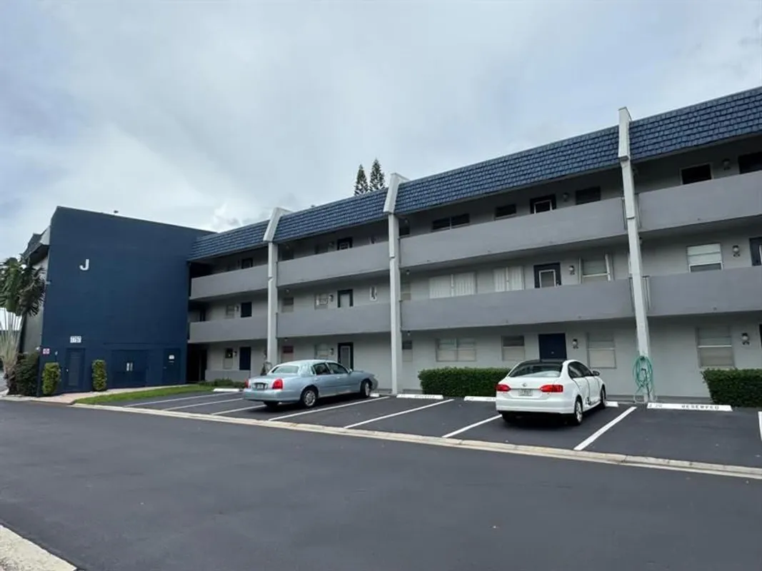 Property Slideshow image 1 of 37 | 7797 golf circle dr apt 304, Margate, FL, 33063