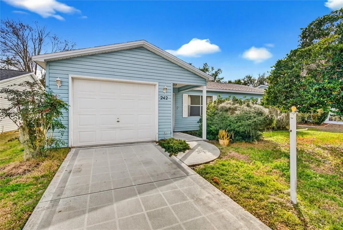 Property Slideshow image 1 of 28 | 242 juarez way, Lady Lake, FL, 32159