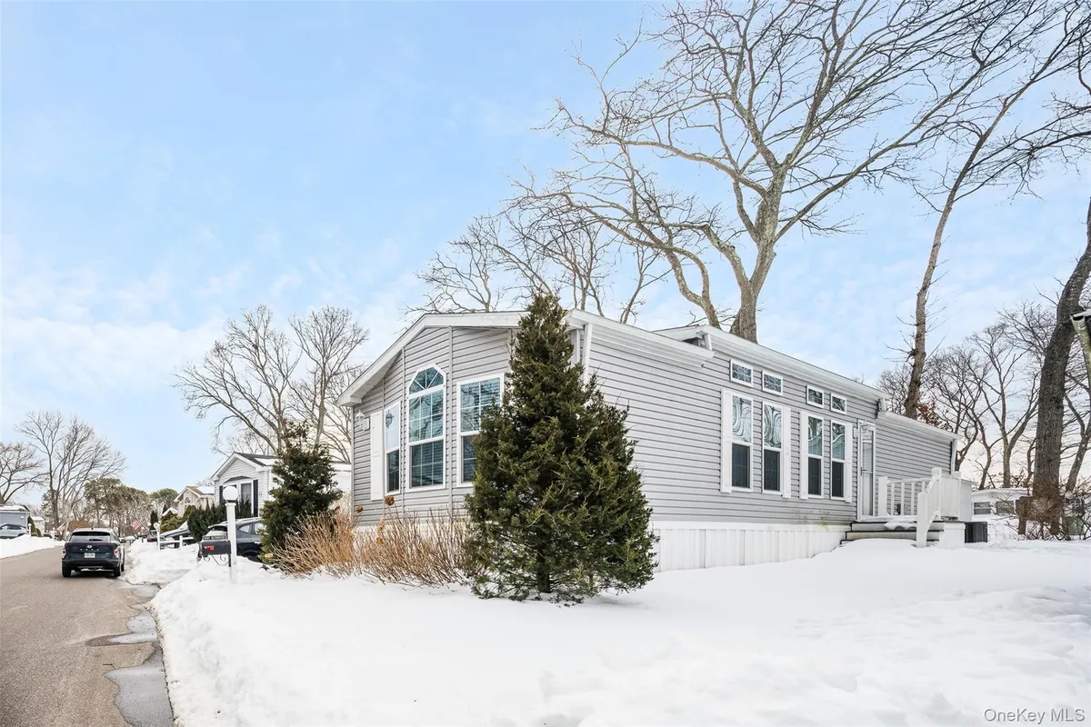 Property Slideshow image 1 of 13 | 181 glynwood 181, Riverhead, NY, 11901