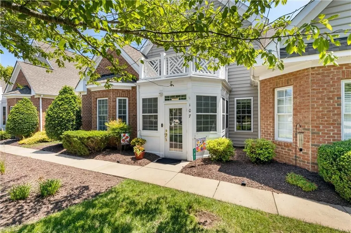 Property Slideshow image 1 of 1 | 107 oxford ave, Smithfield, VA, 23430