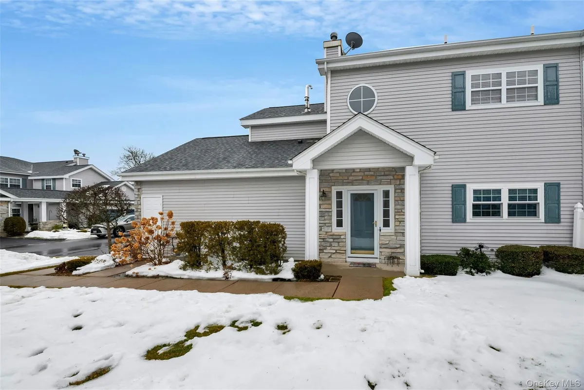 Property Slideshow image 1 of 37 | 548 highland ct, Brookhaven, NY, 11955