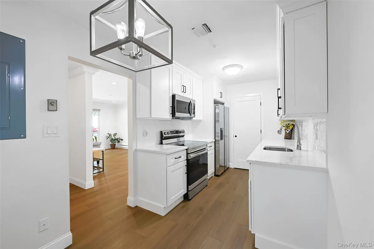 Property Slideshow image 1 of 12 | 708 w cabot ct 708, Smithtown, NY, 11780