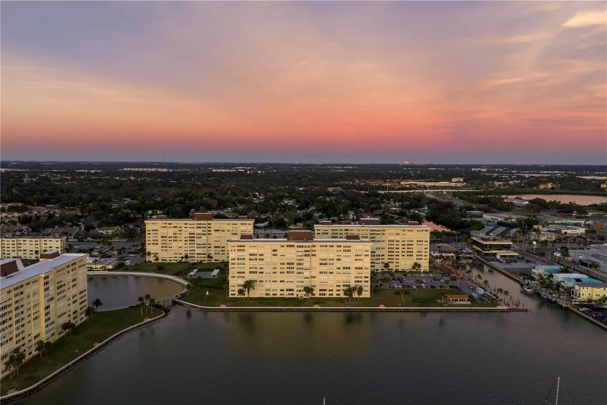 Property Slideshow image 1 of 73 | 4525 cove cir 102, St Petersburg, FL, 33708