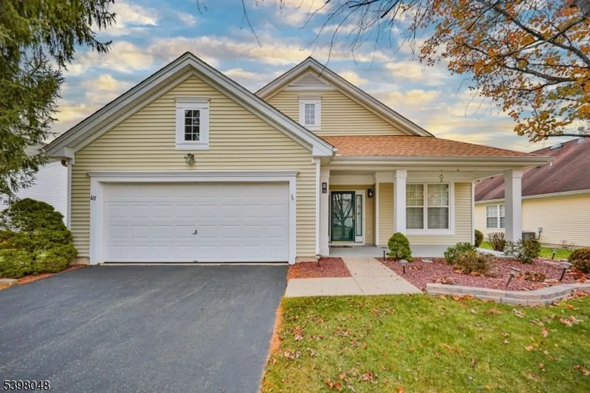 Property Slideshow image 1 of 27 | 107 kensington cir, Belvidere, NJ, 07823