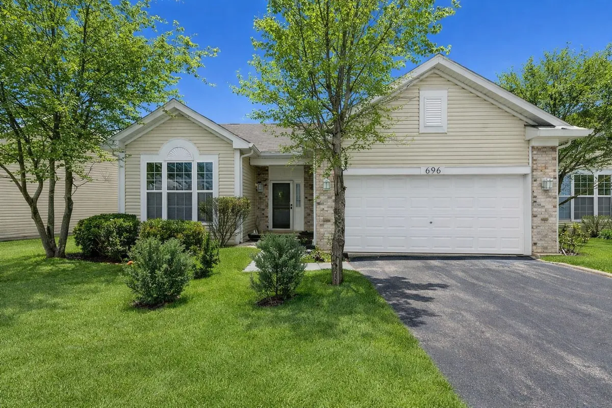 Property Slideshow image 1 of 20 | 696 s wellston ln, Romeoville, IL, 60446