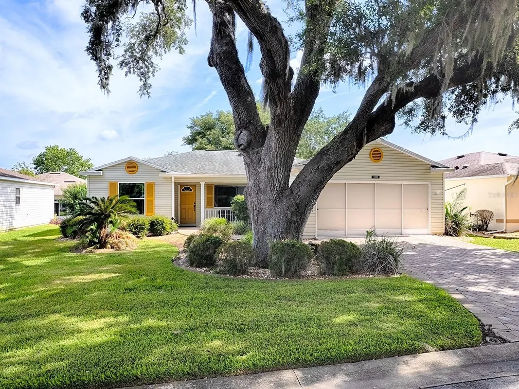 Property Slideshow image 1 of 43 | 1033 meadowbend dr, Leesburg, FL, 34748
