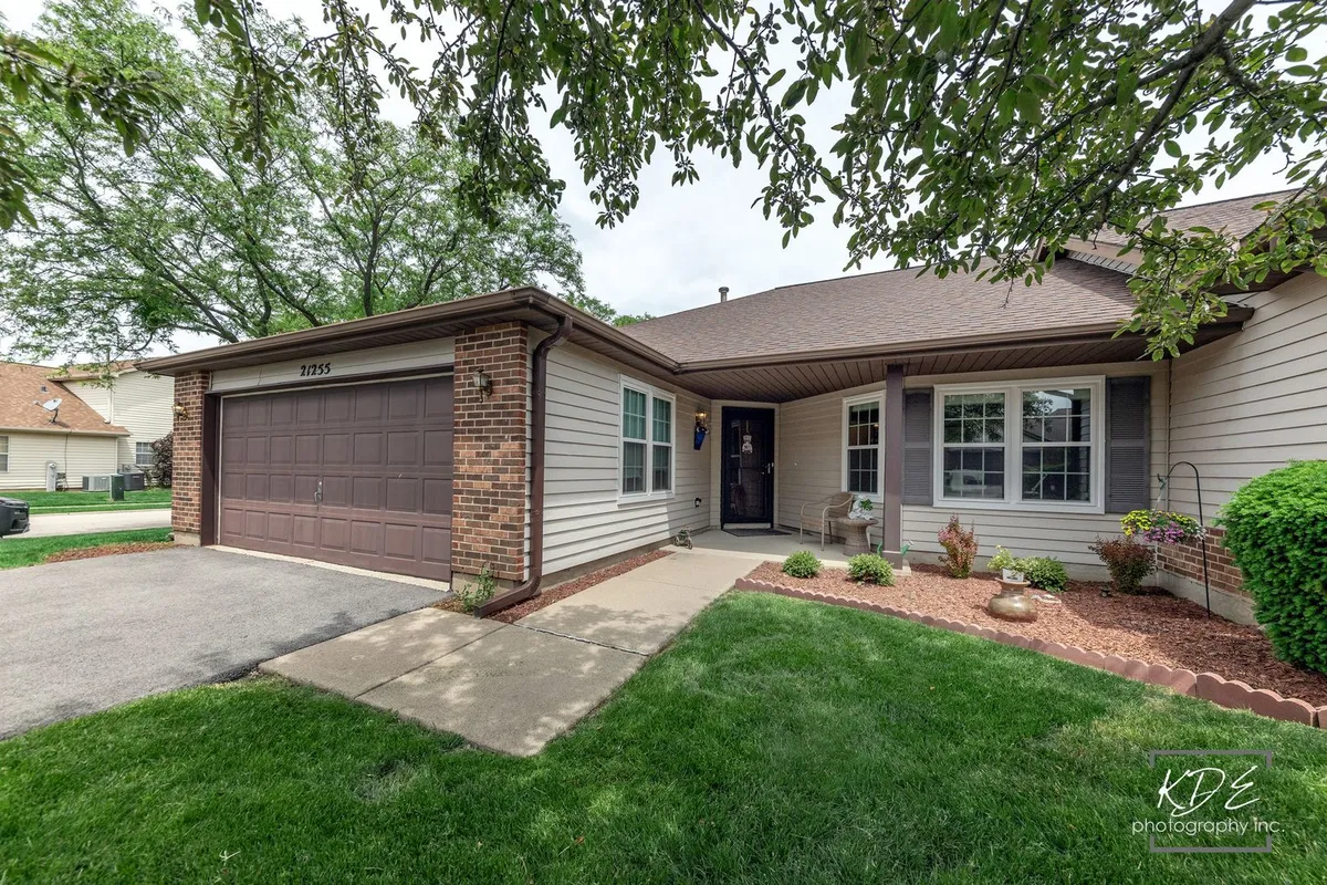 Property Slideshow image 1 of 49 | 21255 silktree cir, Plainfield, IL, 60544