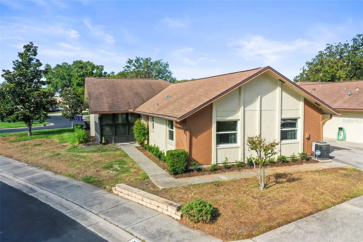 Property Slideshow image 1 of 39 | 400 stirling ter, Dunedin, FL, 34698