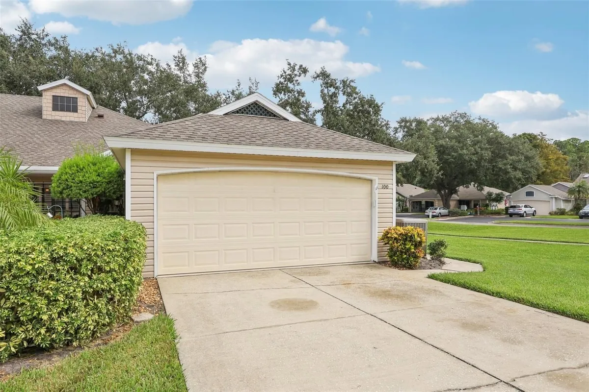 Property Slideshow image 1 of 40 | 100 juniper way, Tavares, FL, 32778