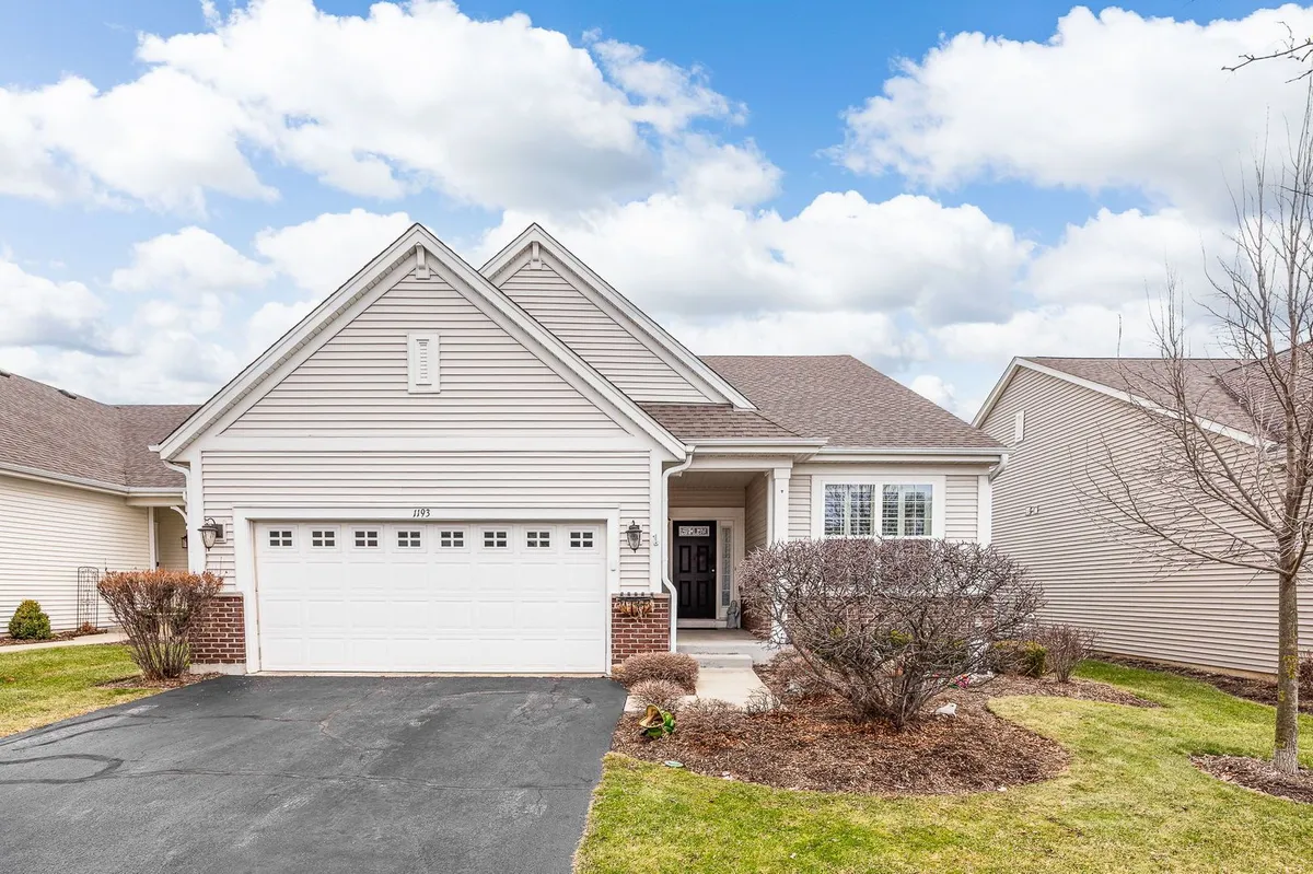 Property Slideshow image 1 of 35 | 1193 heathrow ln, Aurora, IL, 60502