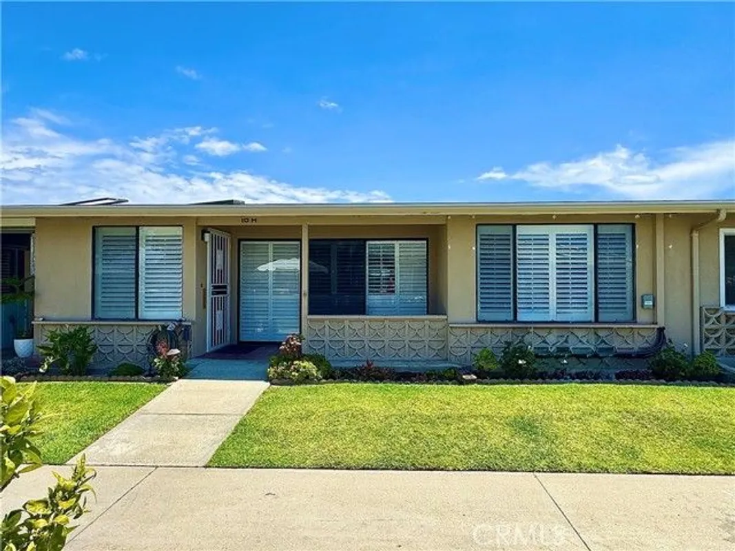Property Slideshow image 1 of 41 | 1681 tam o shanter rd m12 10h, Seal Beach, CA, 90740