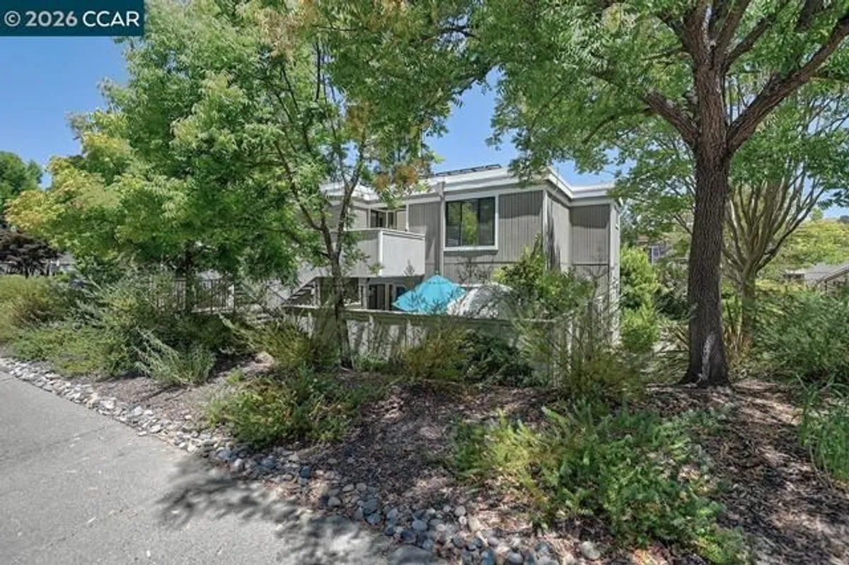Property Slideshow image 1 of 51 | 1101 canyonwood ct 3, Walnut Creek, CA, 94595