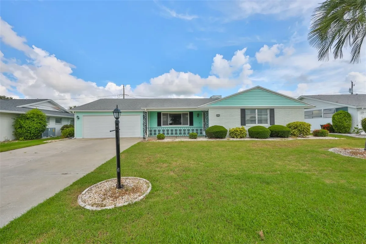 Property Slideshow image 1 of 41 | 823 fox hills dr, Sun City Center, FL, 33573