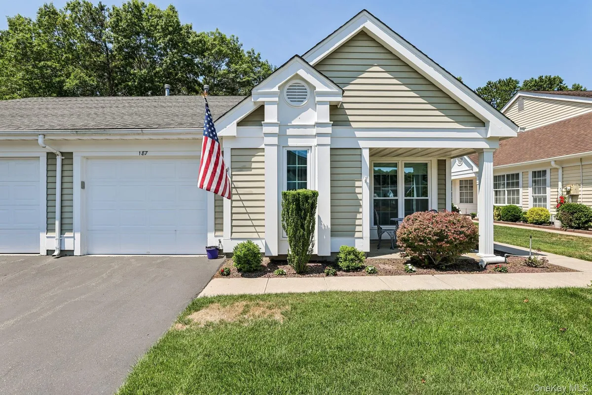 Property Slideshow image 1 of 26 | 187 glen dr, Brookhaven, NY, 11961