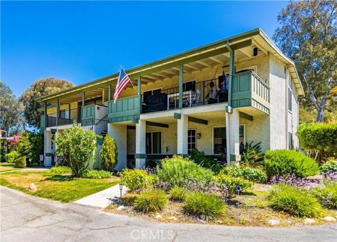 Property Slideshow image 1 of 47 | 26344 oak pln e, Newhall, CA, 91321