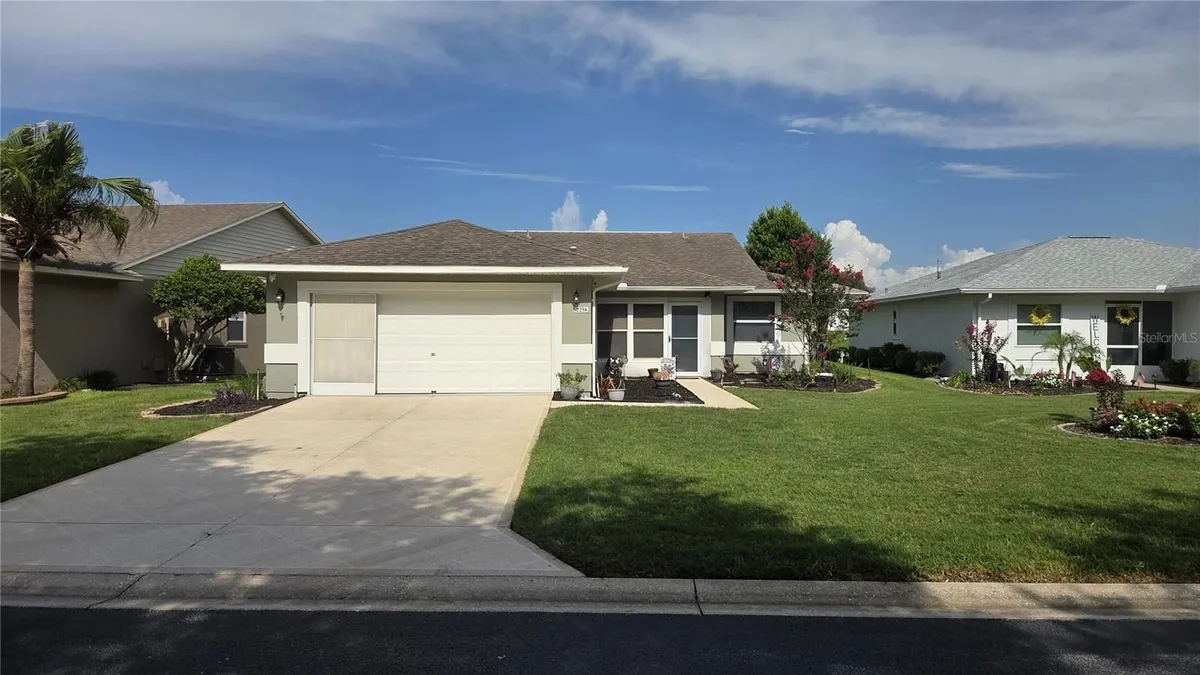 Property Slideshow image 1 of 25 | 2258 silver re dr, Lakeland, FL, 33810