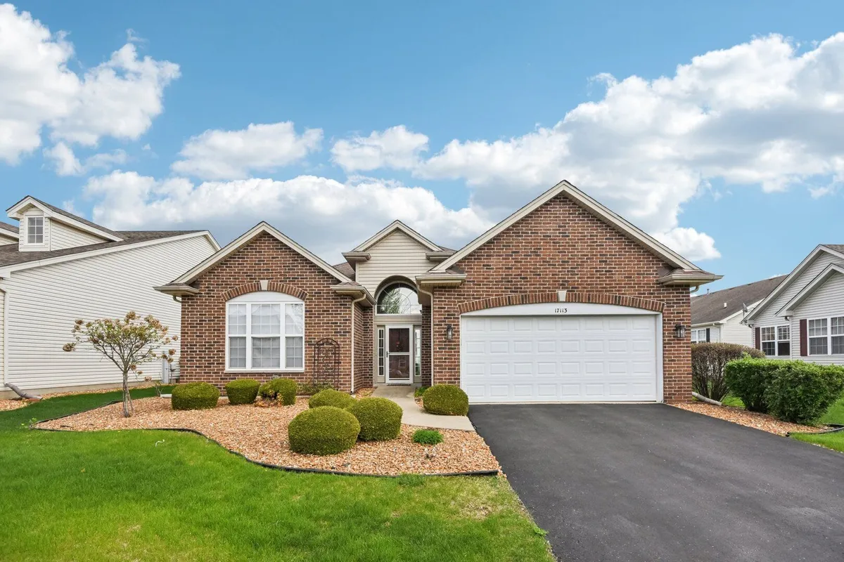 Property Slideshow image 1 of 50 | 17113 como ave, Lockport, IL, 60441