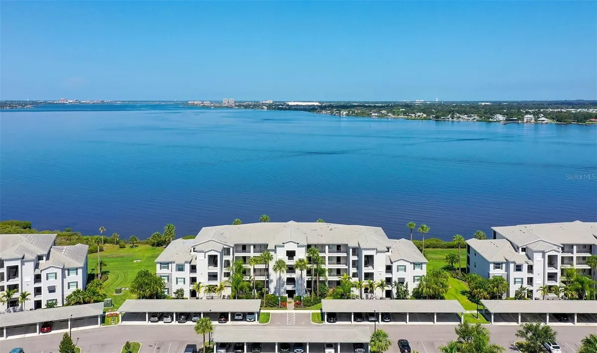 Property Slideshow image 1 of 61 | 910 tidewater shores loop 402, Bradenton, FL, 34208