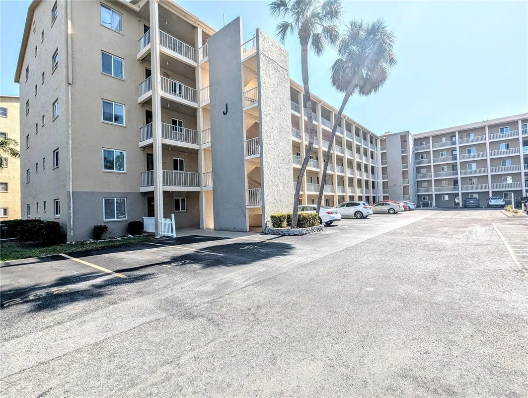 Property Slideshow image 1 of 32 | 3559 lake bayshore dr j-204, Bradenton, FL, 34205