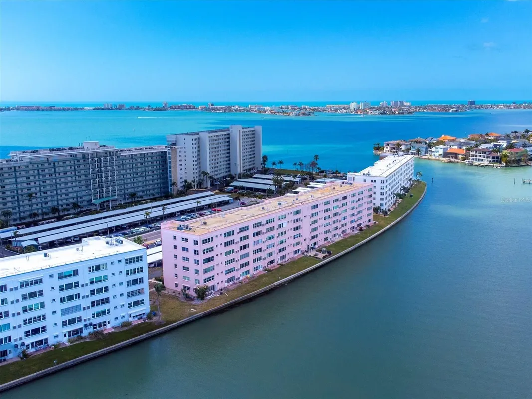 Property Slideshow image 1 of 42 | 6025 shore blvd 110, Gulfport, FL, 33707