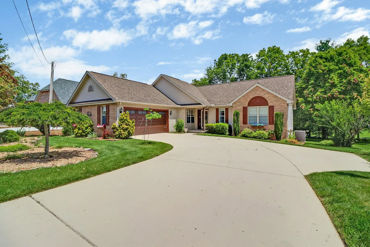 Property Slideshow image 1 of 33 | 104 minetta dr, Crossville, TN, 38558