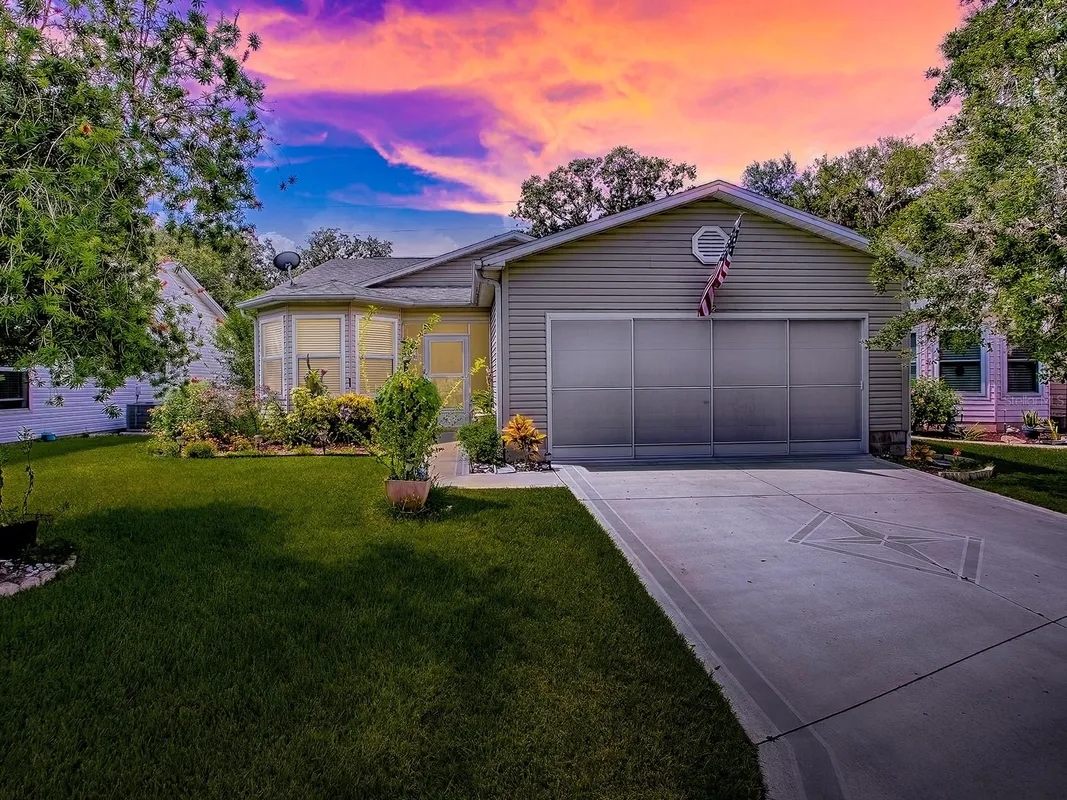 Property Slideshow image 1 of 43 | 642 glen oaks dr, Leesburg, FL, 34748