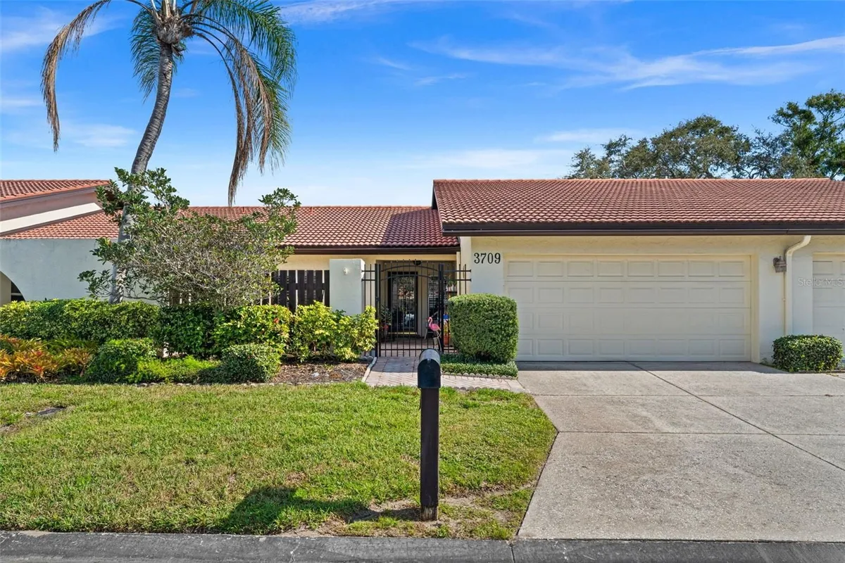 Property Slideshow image 1 of 35 | 3709 miguel way 8602, Sarasota, FL, 34232