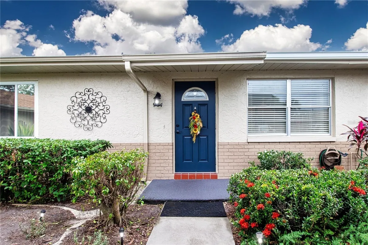 Property Slideshow image 1 of 56 | 904 hendon ct # 127, Sun City Center, FL, 33573
