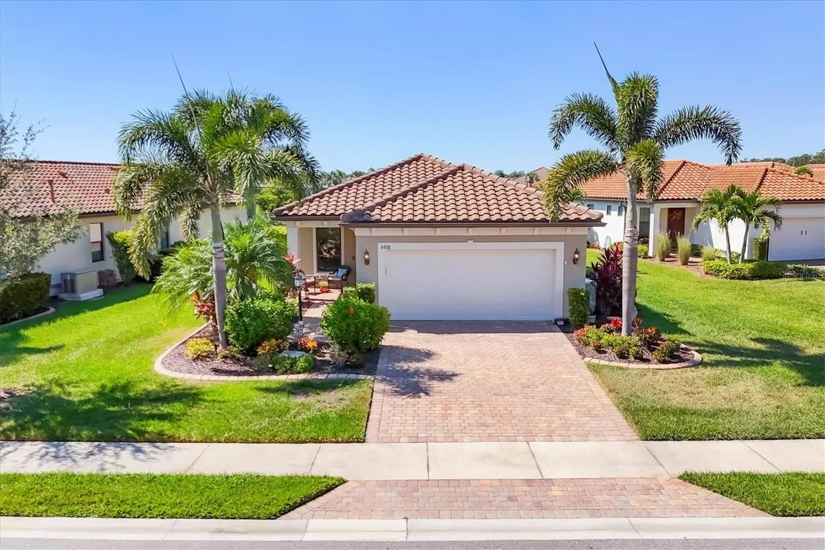 Property Slideshow image 1 of 78 | 6918 hanover ct, Lakewood Ranch, FL, 34202