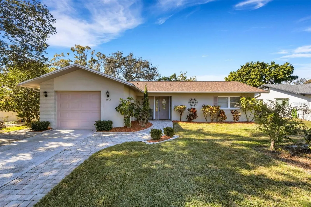 Property Slideshow image 1 of 83 | 1601 w dorchester dr, Palm Harbor, FL, 34684