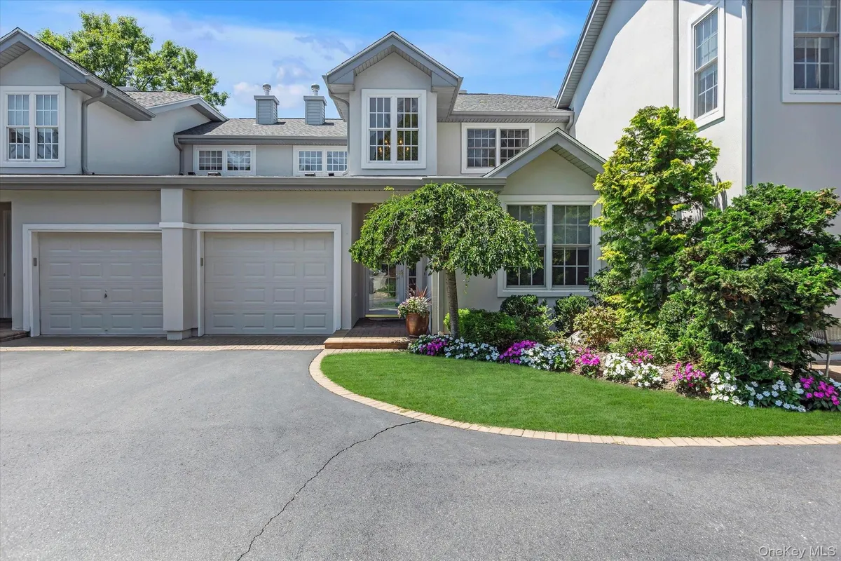 Property Slideshow image 1 of 33 | 742 verona dr, Huntington, NY, 11747