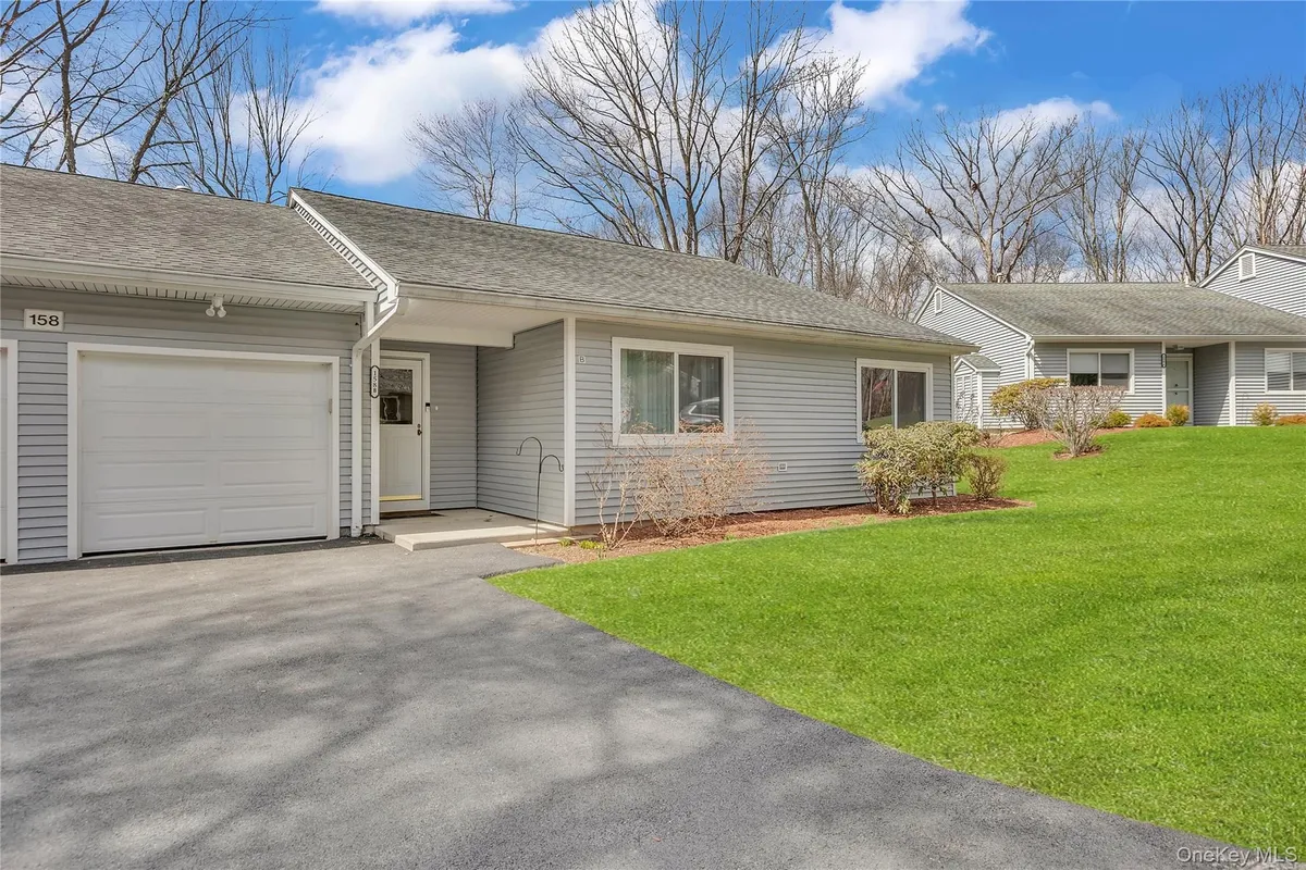 Property Slideshow image 1 of 49 | 158 carriage ct b, Yorktown, NY, 10598